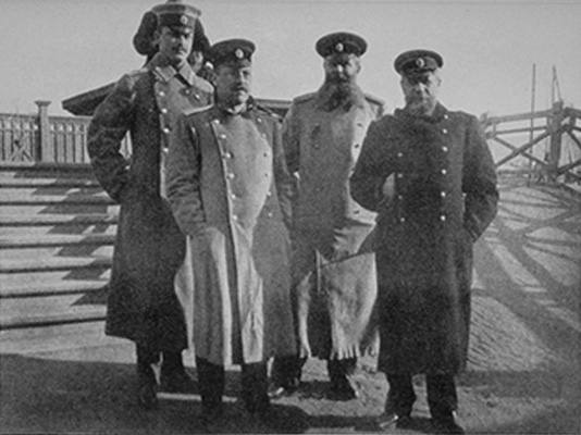 Sotaan lähdössä: Everstiluutnantti Mannerheim, kapteeni v. Steven, eversti Meissner, amiraali Greve