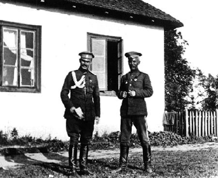 12. ratsuvkidivisioonan komentaja Mannerheim ja hnen rykmentinkomentajansa 