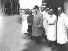 Tohtori hman ja sairaalahenkilkunta 23.6.1946 Pietarsaaressa Malmin sairaalan edustalla